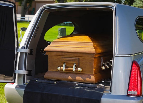se puede trasladar un cadaver de un cementerio a otro